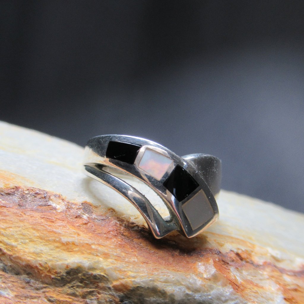 Sterling Ribbon Ring, Silver Inlaid Onyx And Mother Of Pearl